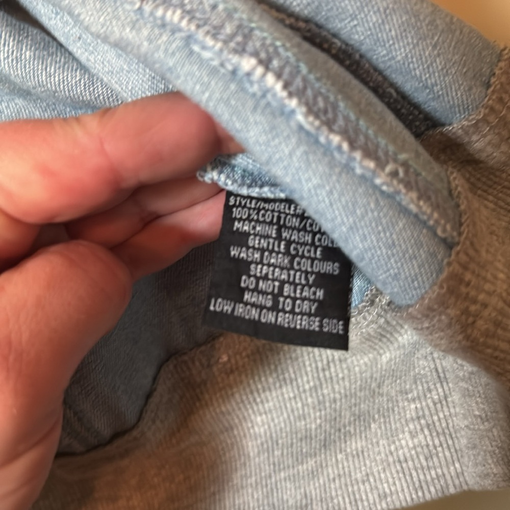 👖💙🦋🧵🫐Cropped Light Blue Denim Jacket with Hoodie - Picture 3 of 6